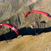 ozone-geo-7-red-gliders-mountain