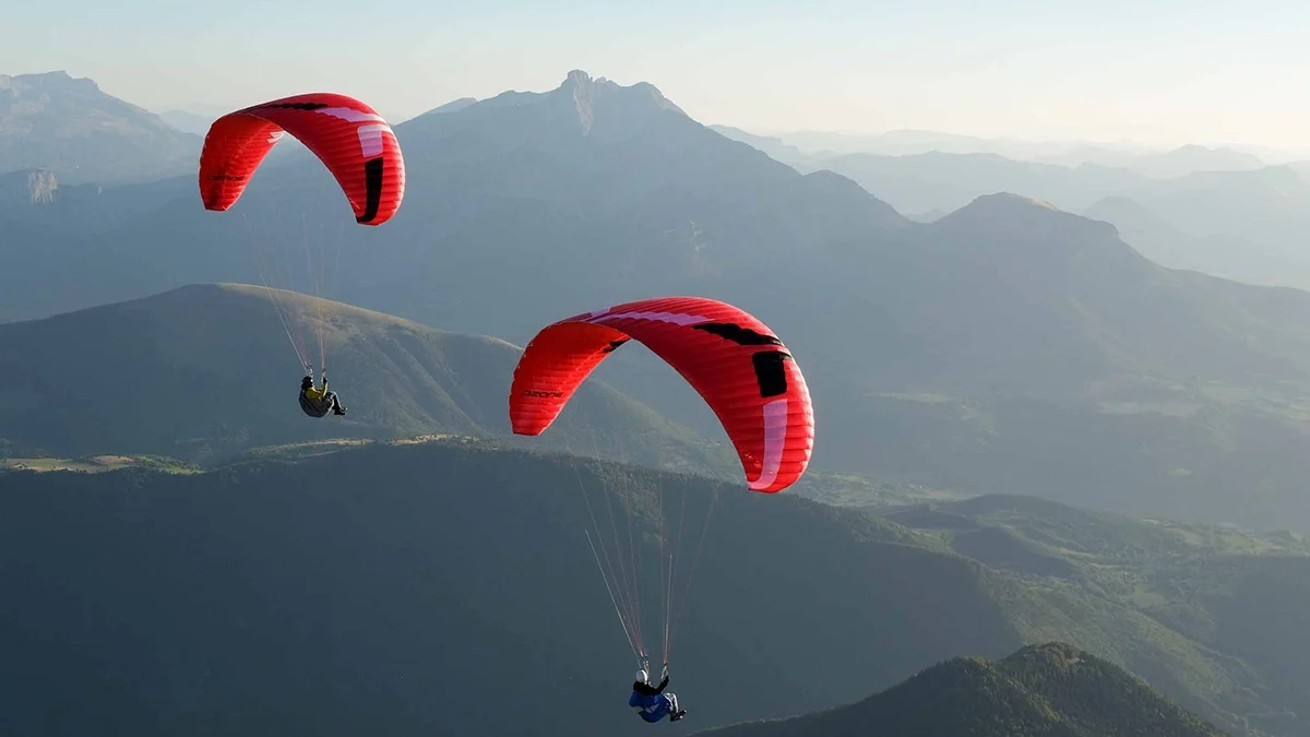 ozone-geo-7-red-gliders-mountain-2 ozone-geo-7-red-gliders-mountain-2