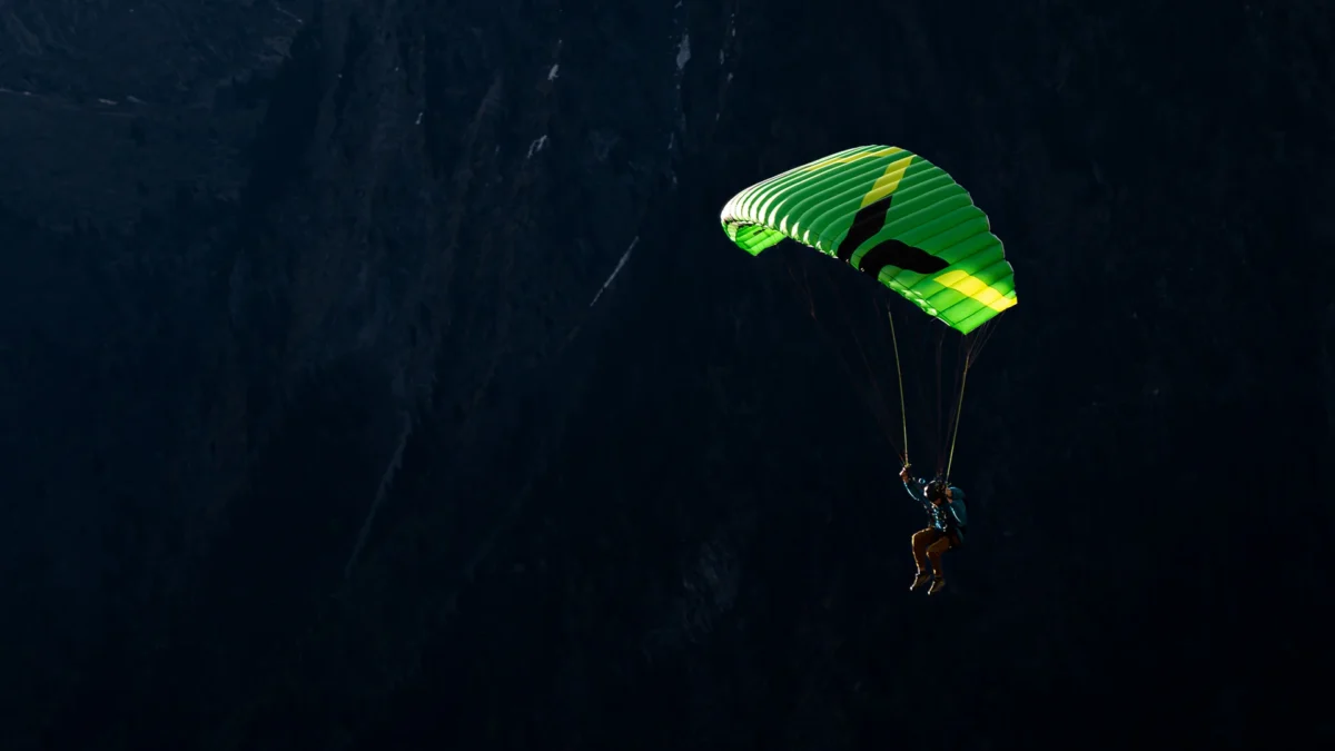 ozone-rapido-3-swoop-black-background ozone-rapido-3-swoop-black-background