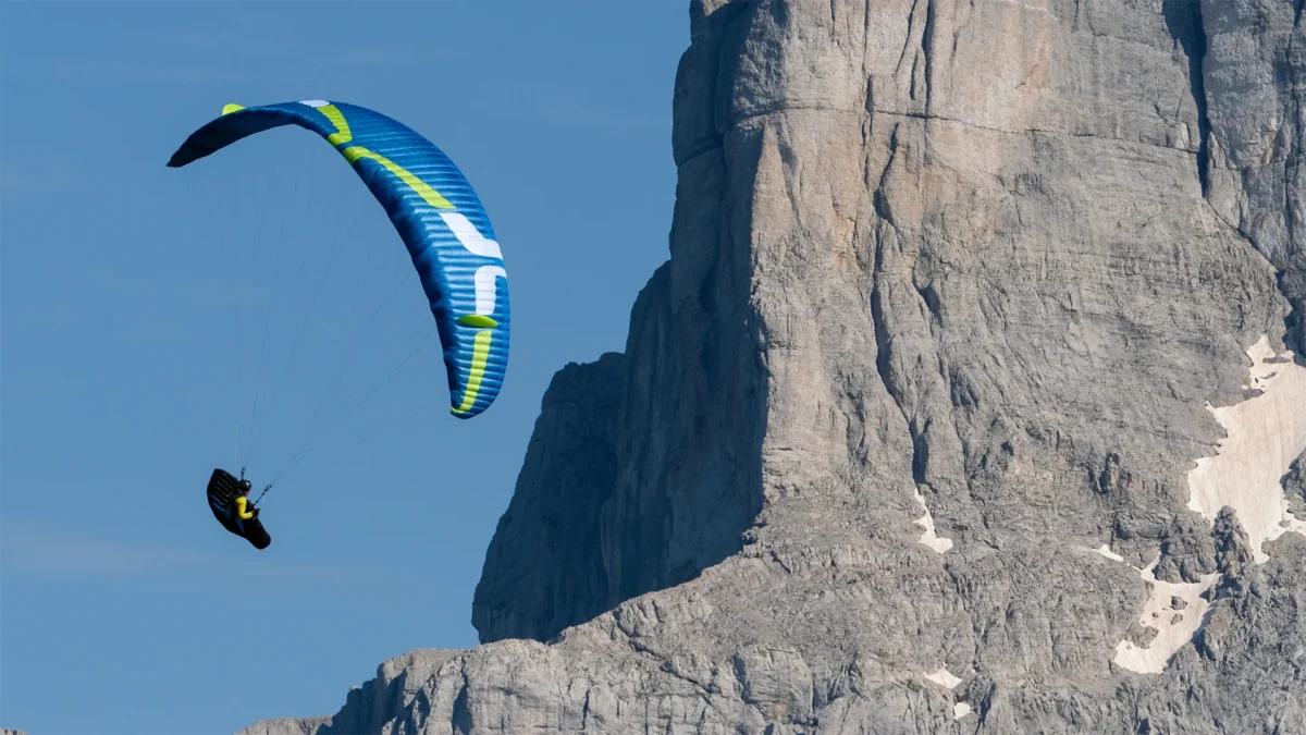 ozone-lyght-iwh-from-side-against-vertical-cliff ozone-lyght-iwh-from-side-against-vertical-cliff