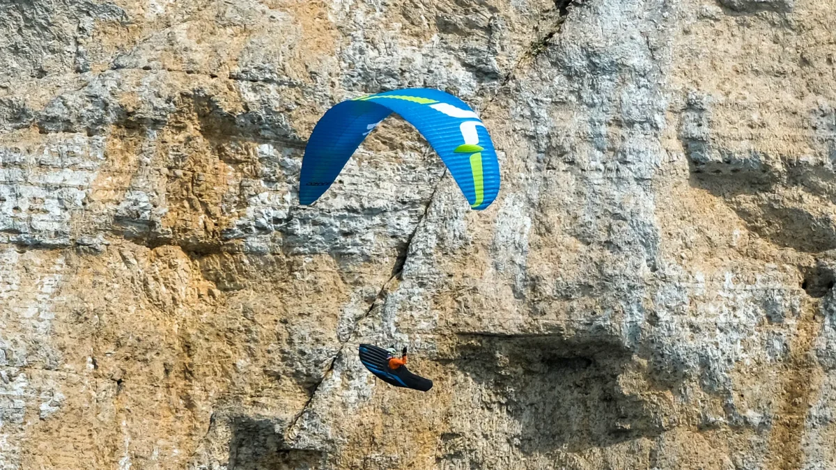 ozone-lyght-iwh-i-cliff-face