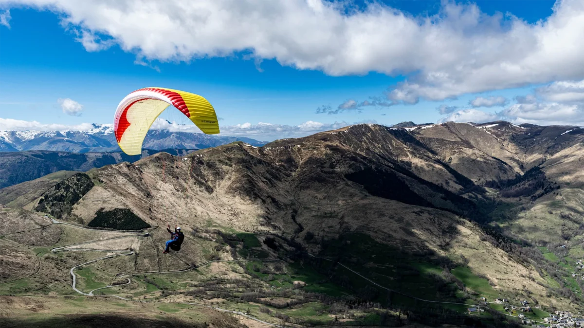 Calypso-2-lemon-thermalling-above-village Calypso-2-lemon-thermalling-above-village