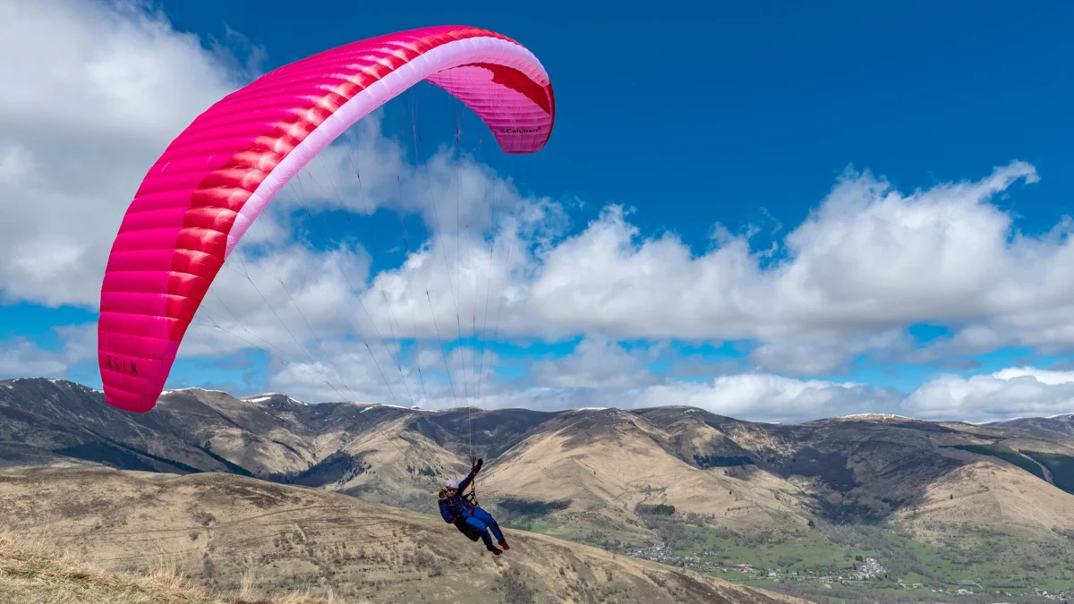 Calypso-2-sangria-thermalling-above-village Calypso-2-sangria-thermalling-above-village