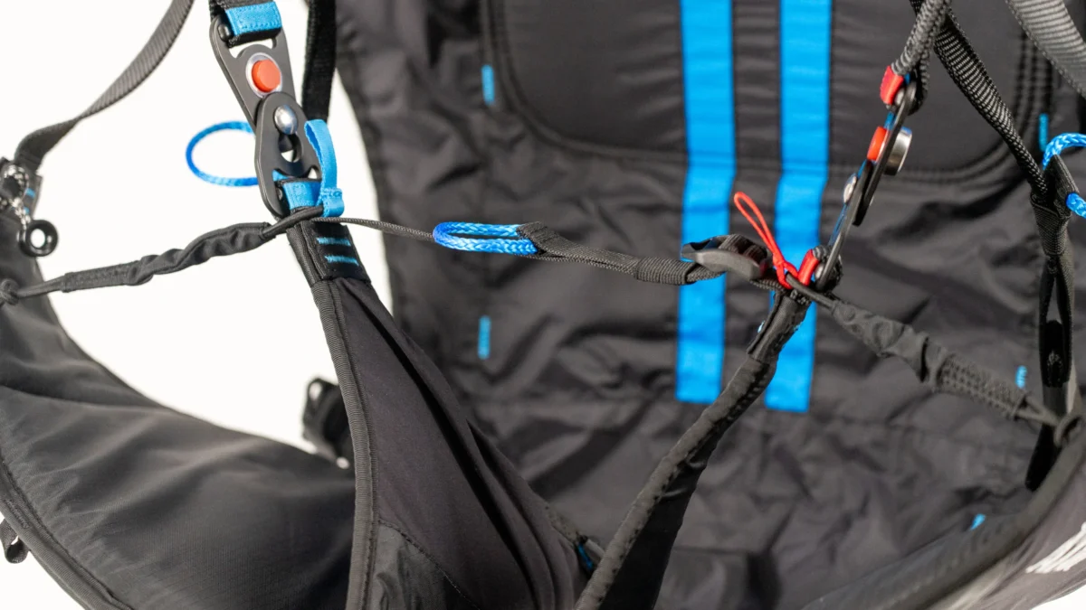 ozone-atak-2-leg-strap-details ozone-atak-2-leg-strap-details