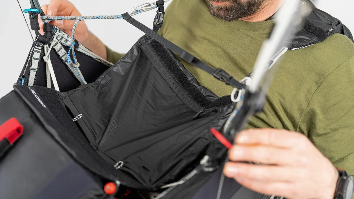 ozone-frace2-cockpit-bib-detail ozone-frace2-cockpit-bib-detail