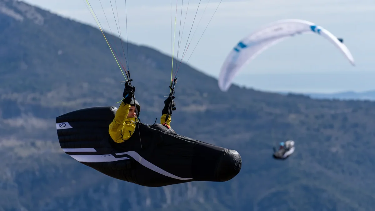 ozone-frace2-in-air-from-side-right2 ozone-frace2-in-air-from-side-right2