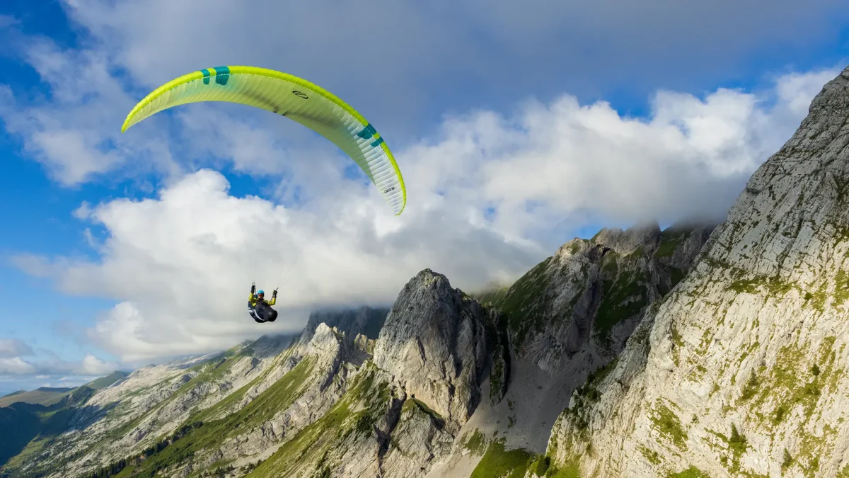 ozone-alpina-5-front-left-against-sky ozone-alpina-5-front-left-against-sky