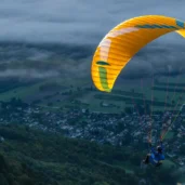 AltaGT-sol-paa-oransje-vinge