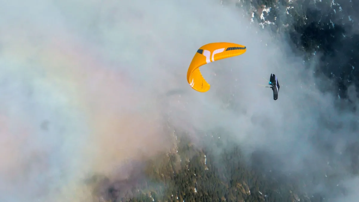 Ozone-Alpina4GT-gul-regnbue-ovenfra Ozone-Alpina4GT-gul-regnbue-ovenfra