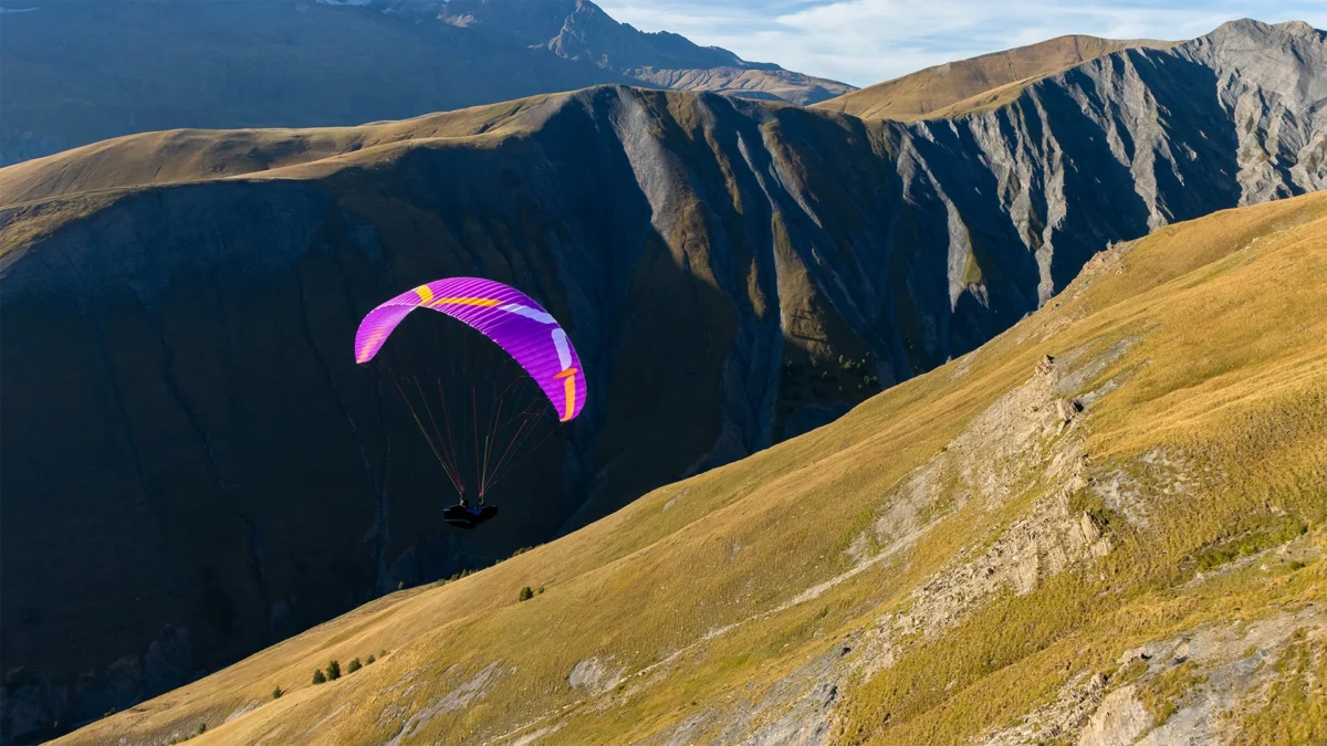 ozone-vibe-gt-sunset-soaring-right-side-off-slope ozone-vibe-gt-sunset-soaring-right-side-off-slope