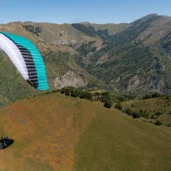 gin-explorer-3-mint-on-glide-above-mountain